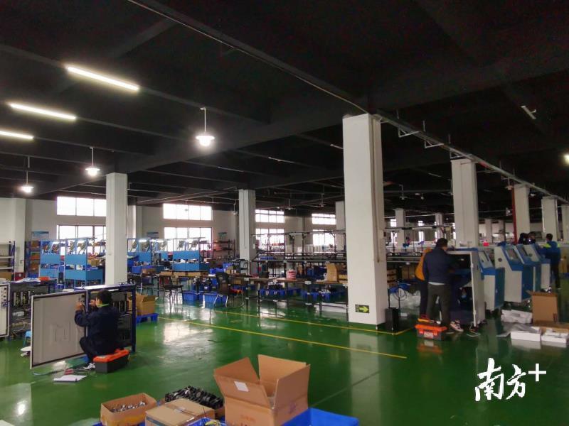 佛企车间里的防疫&ldquo;战法&rdquo;:厂内员工距离要间隔4米